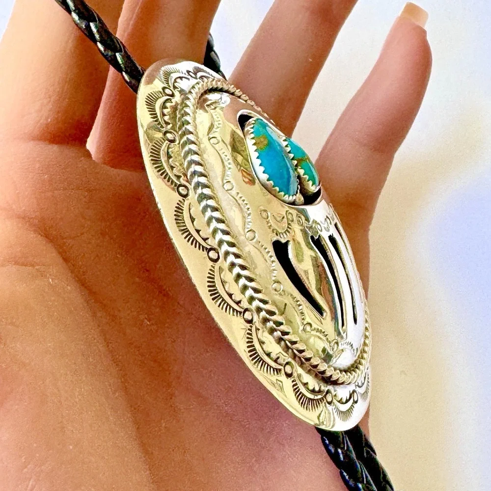 Navajo Turquoise Bolo Tie Bear Paw Shadow Box Signed Wilbert Muskett Sr Sterling